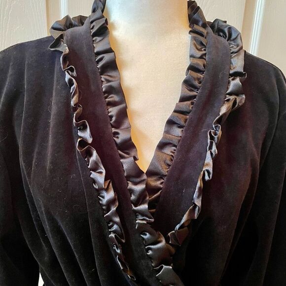 Betsey Johnson Intimates Black Ruffled Robe Size Large - Picture 2 of 6